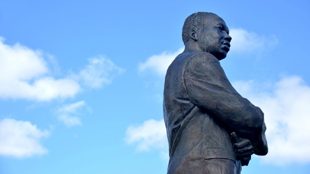 位于北卡罗来纳州洛基山的马丁·路德·金雕像。