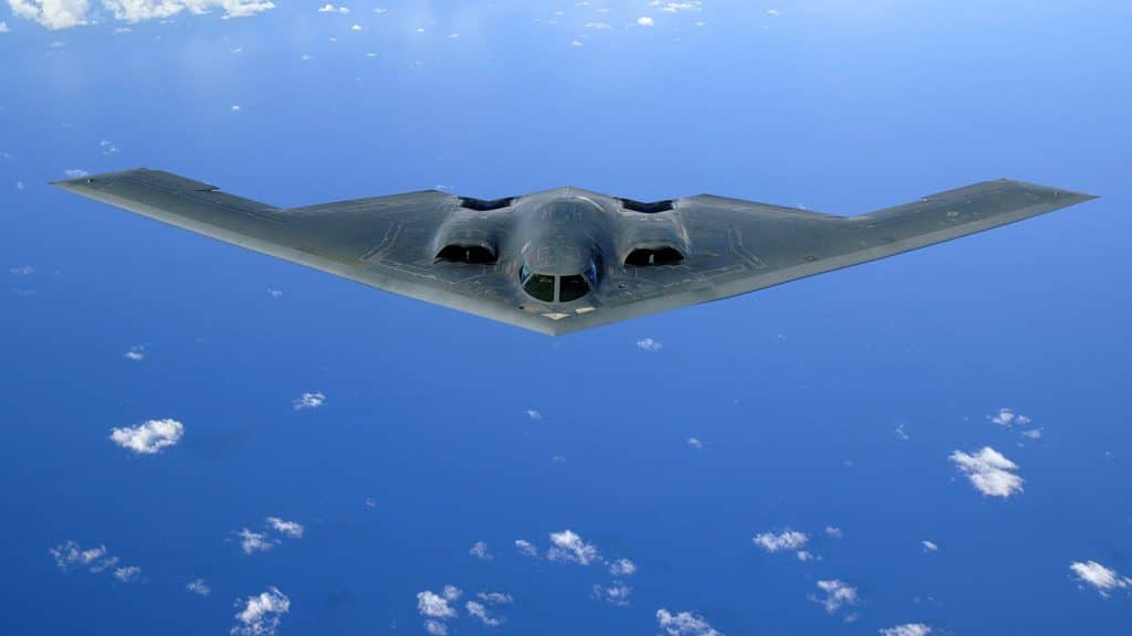 B-2 Spirit隐形轰炸机中飞行的鸟瞰图。