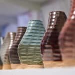 剪切设计学院学生制作陶器
