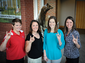 乔克纳中心的职工。