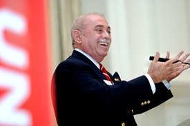 马丁·维加院长在