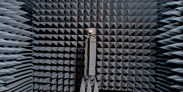 REAL是一个远程控制测试设施，允许来自世界各地的学生、教授和私人公司测试无线设备的天线原型。照片来源:Dan Stancil。点击放大。