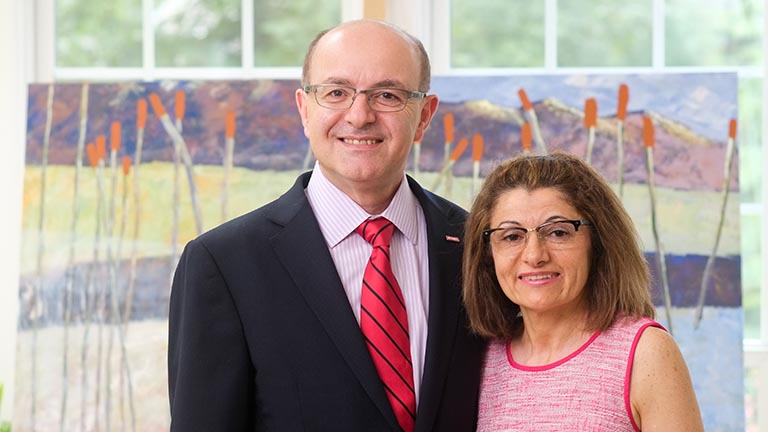 Moise和Vera Khayrallah的810万美元的捐赠——CHASS历史上最大的捐赠——在北卡罗莱纳州建立了第一个捐赠中心。