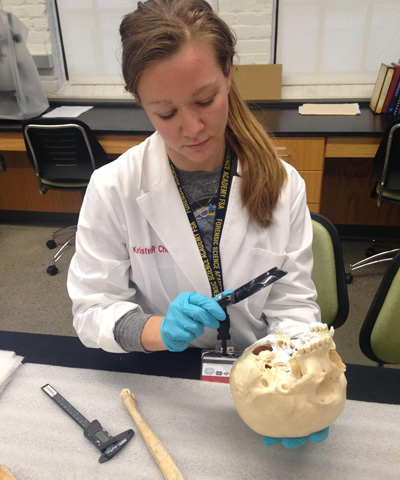 克里斯汀咀嚼罗斯实验室。照片学分：NC州立大学