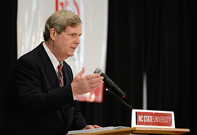 国家最高农业官员试图平息关于转基因食品的争论。