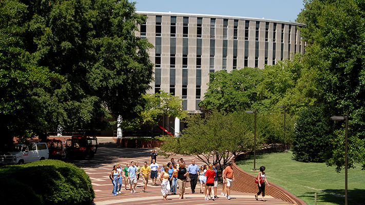 哈里森大厅，预计2016年或2017年拆除。