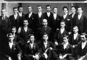 威廉斯第一毕业嵌入