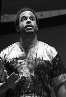 Ravi K. Perry鼓励学生组织促进社会正义。