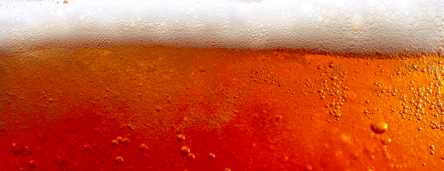 一品脱啤酒上的漂亮泡沫。