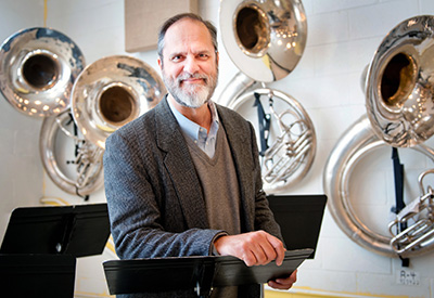 Rodney Waschka使用算法和计算机程序创建音乐作品。