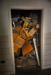 哈尔森嵌入书桌