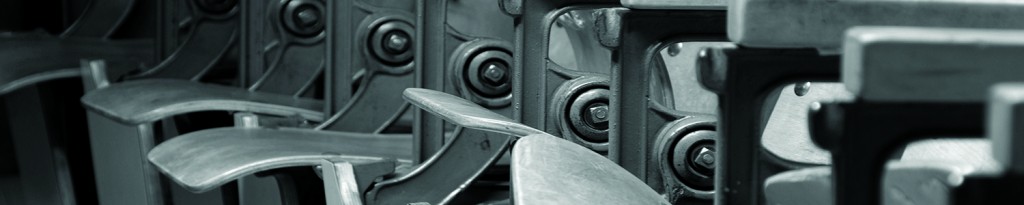 哈勒森大厅的黑白纹理照片。