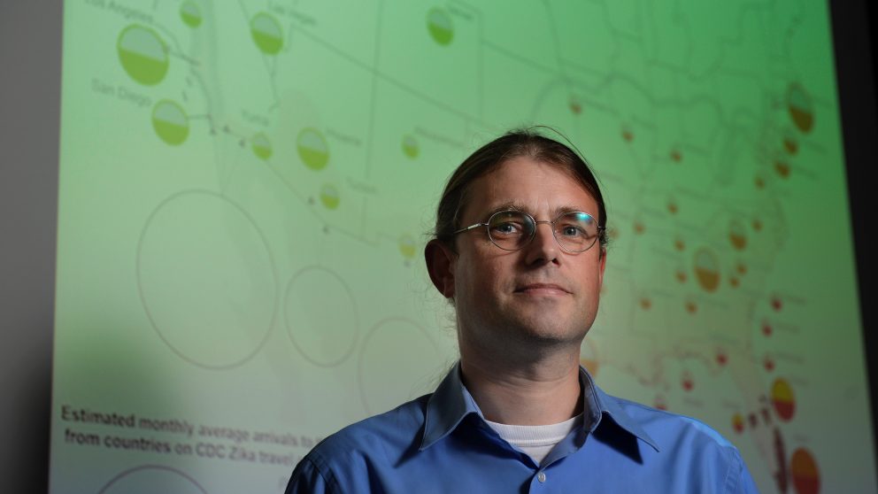 Alun Lloyd，NC国家数学教授画像。