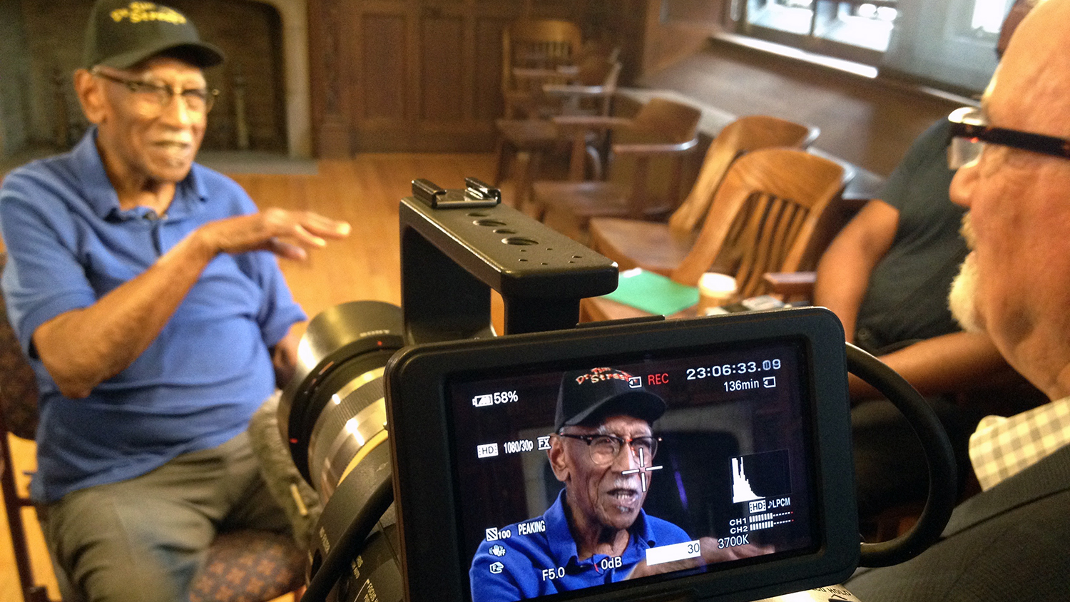 沃尔特·沃尔夫勒姆为他的纪录片《在美国说黑人》采访了一个主题。