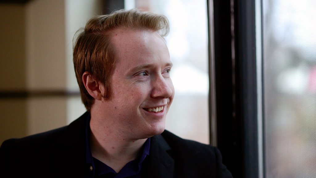 迪伦·霍格兰的肖像，北卡罗来纳州立大学核工程专业的博士生。