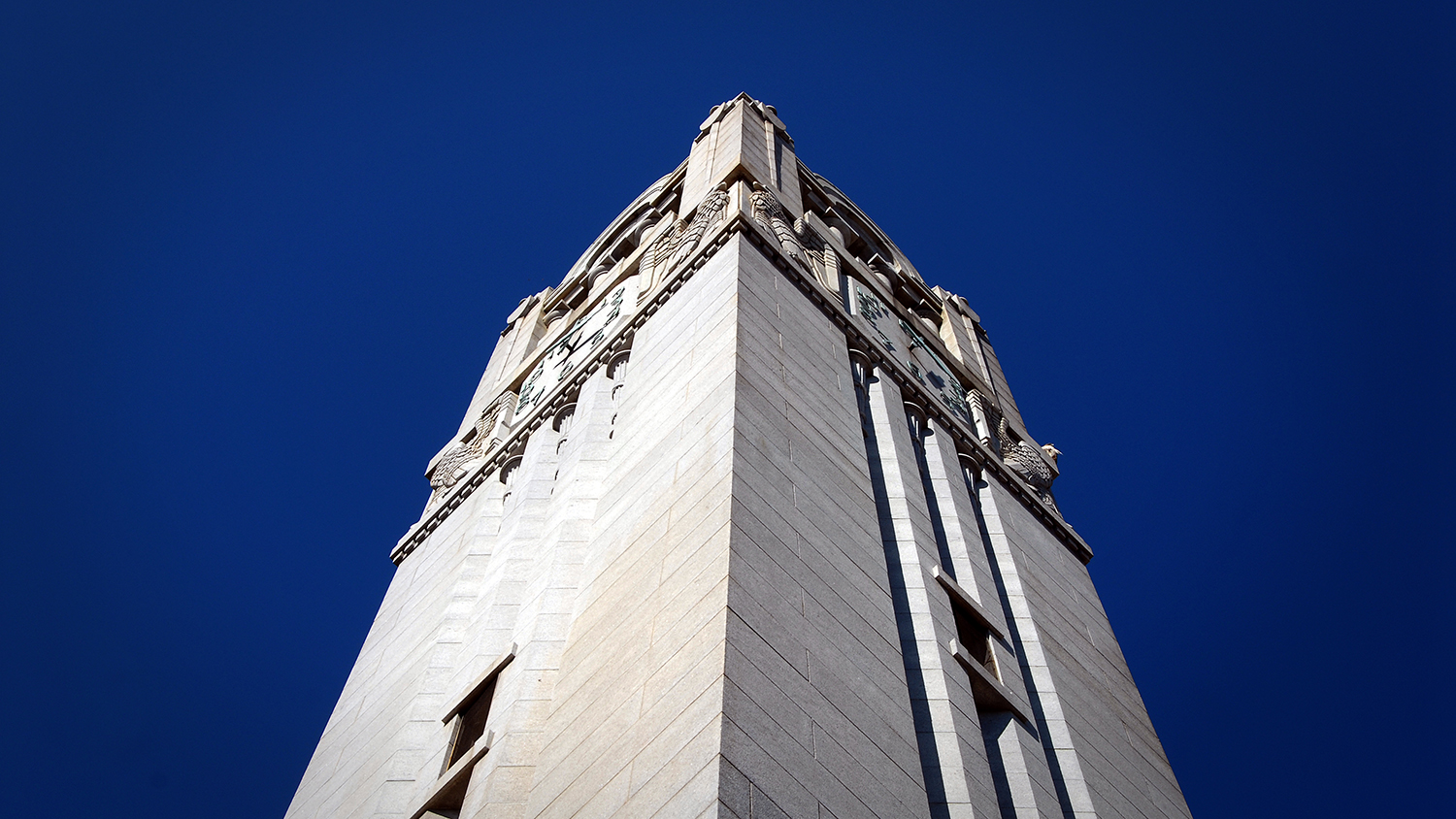 北卡罗来纳州立大学钟楼的照片