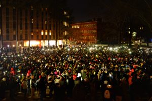 学生们congregate for a candlelight vigil for three slain NC State students