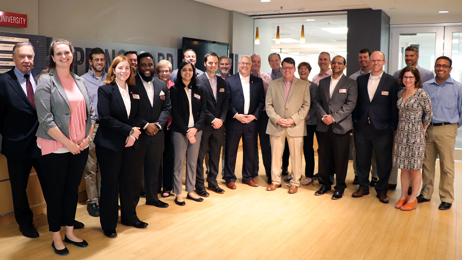 校长创新基金选择委员会的集团照片。