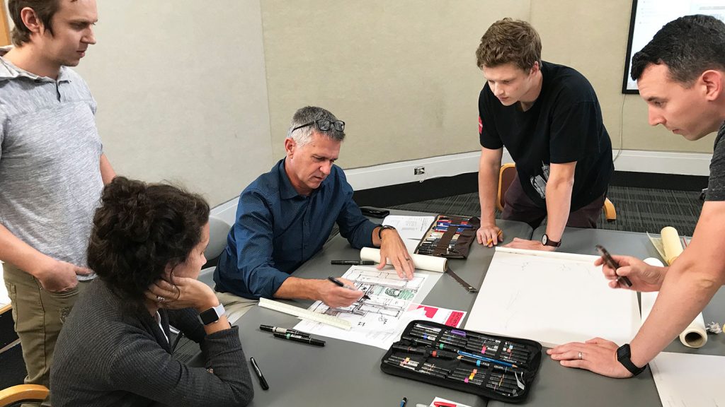 NC州立建筑学院的学生与建筑师David Maurer一起工作。