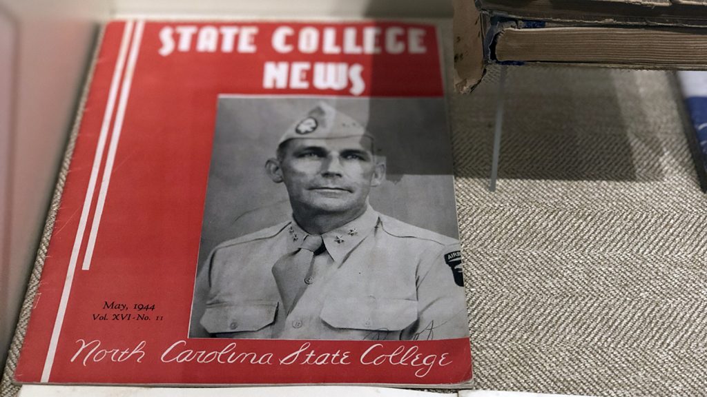 杂志与lee在封面上的照片。