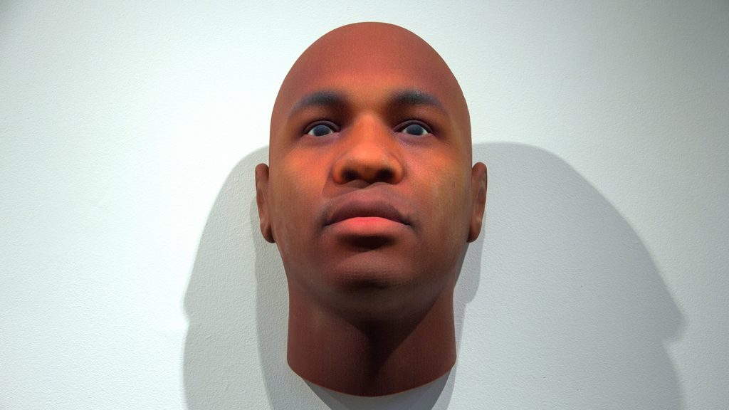从格雷格展览的3D打印的mugshot的图象。