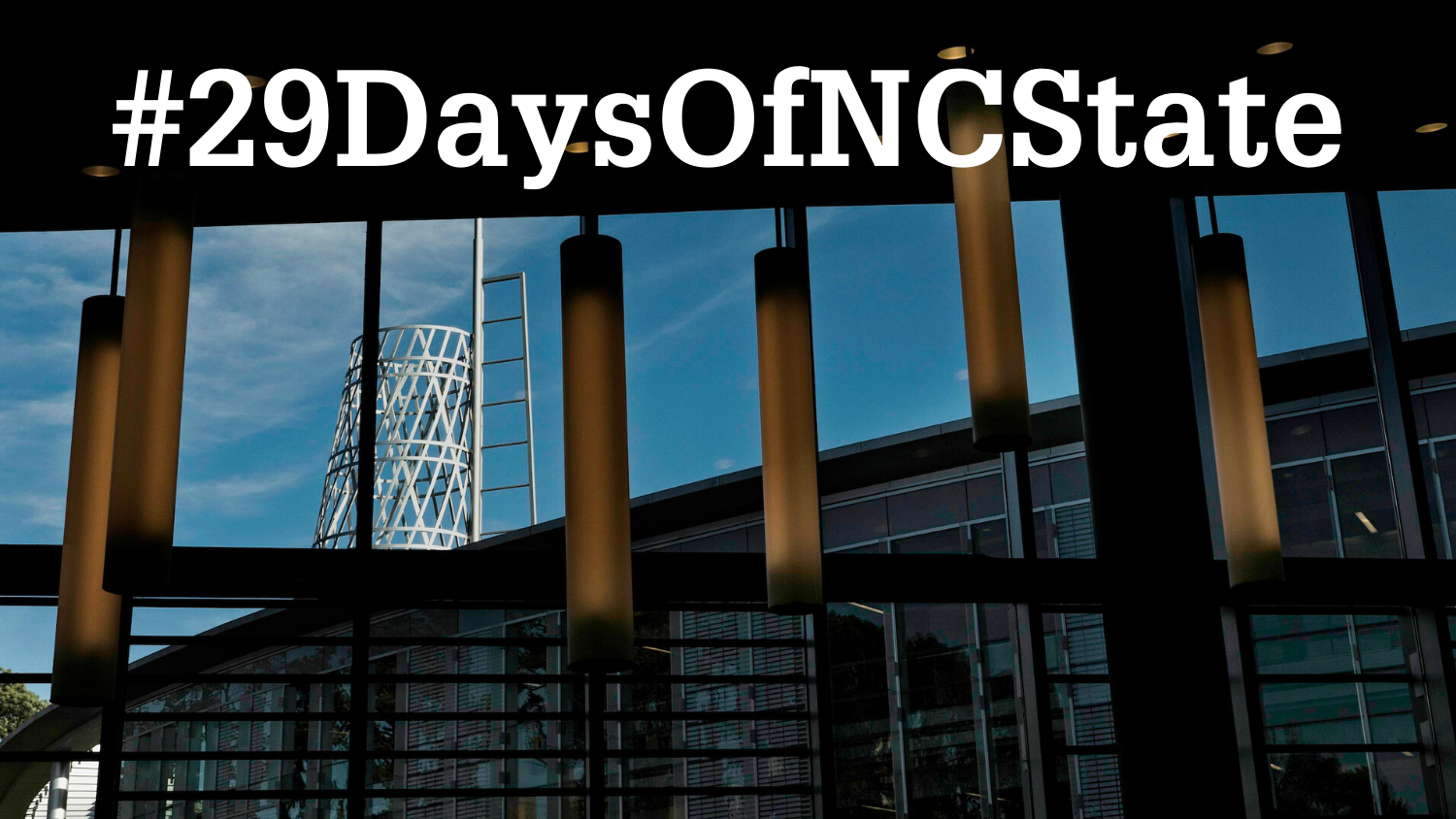 从#29DaysOfNCState覆盖的塔利学生会美食广场俯瞰塔利科技塔。