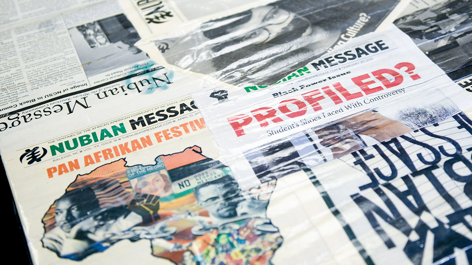 一张桌子，上面盖着几期叠层的努比亚讯息