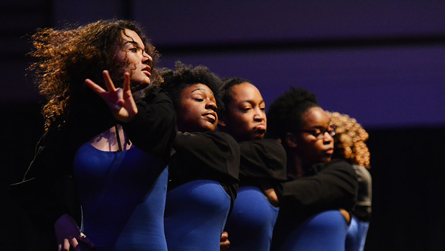 Sigma Gamma Rho Sorority成员在潘葵岛漫步，由国家泛希腊委员会于4月13日星期六在Talley学生联盟举办。