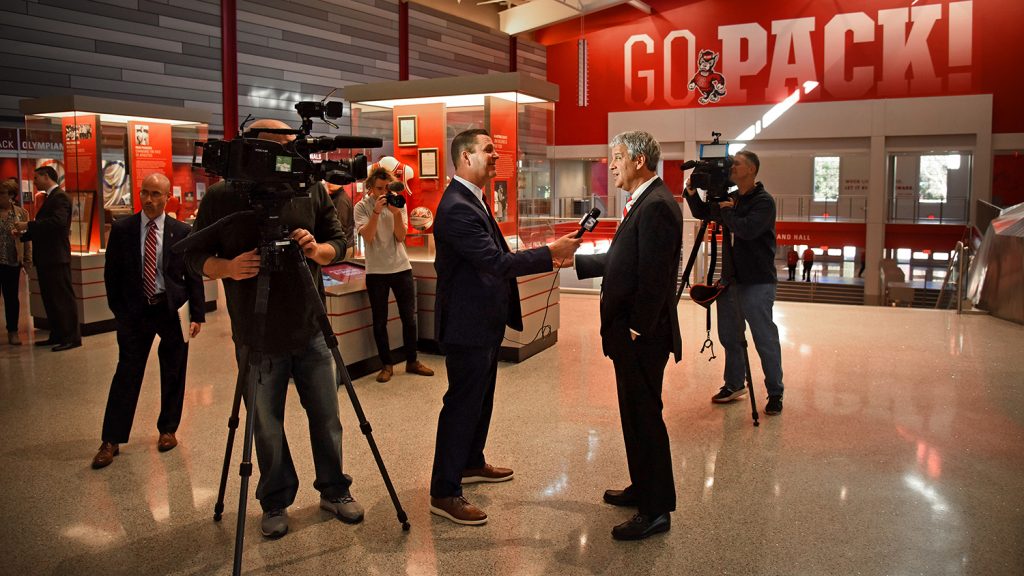 Corrigan回答了WRAL-TV Sports Director和NC State校友Jeff Gravley的问题。