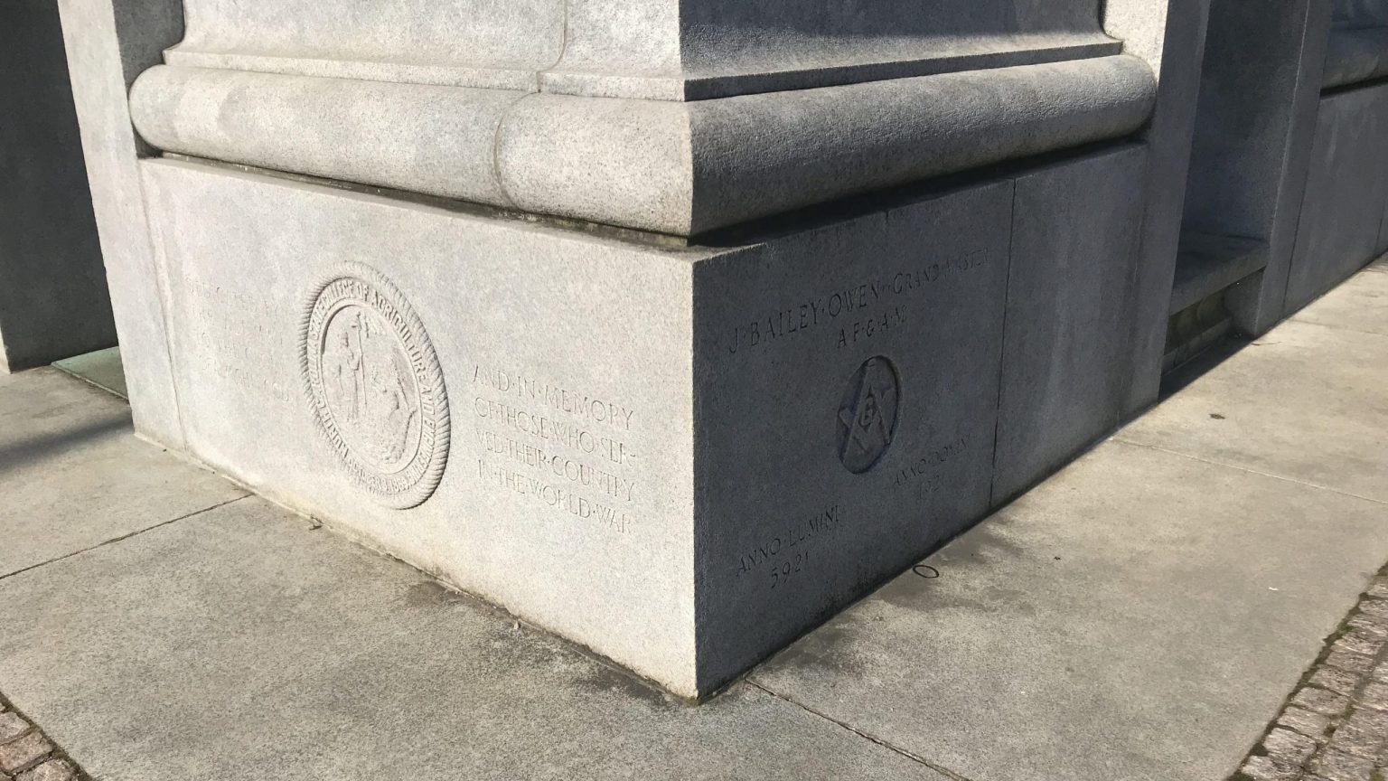 北卡罗莱纳州纪念钟楼的基石。