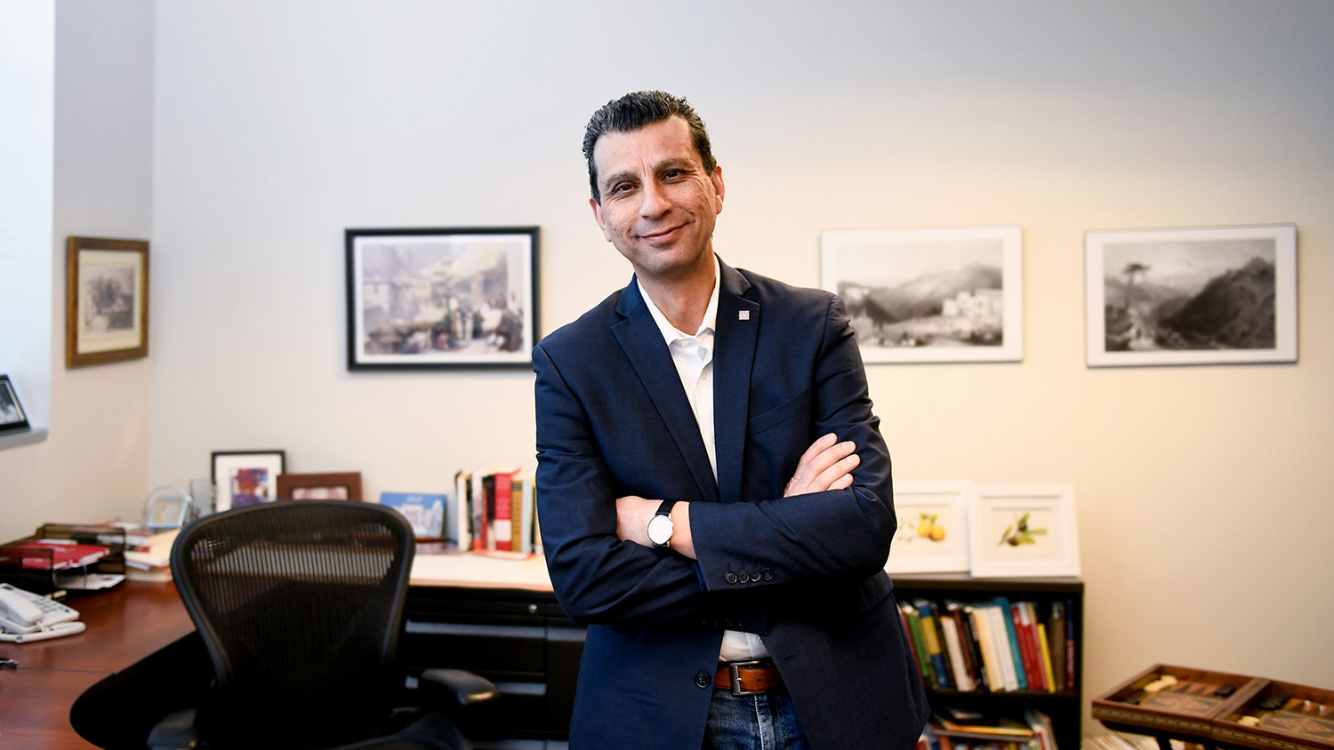 NC状态历史教授Akram Khater