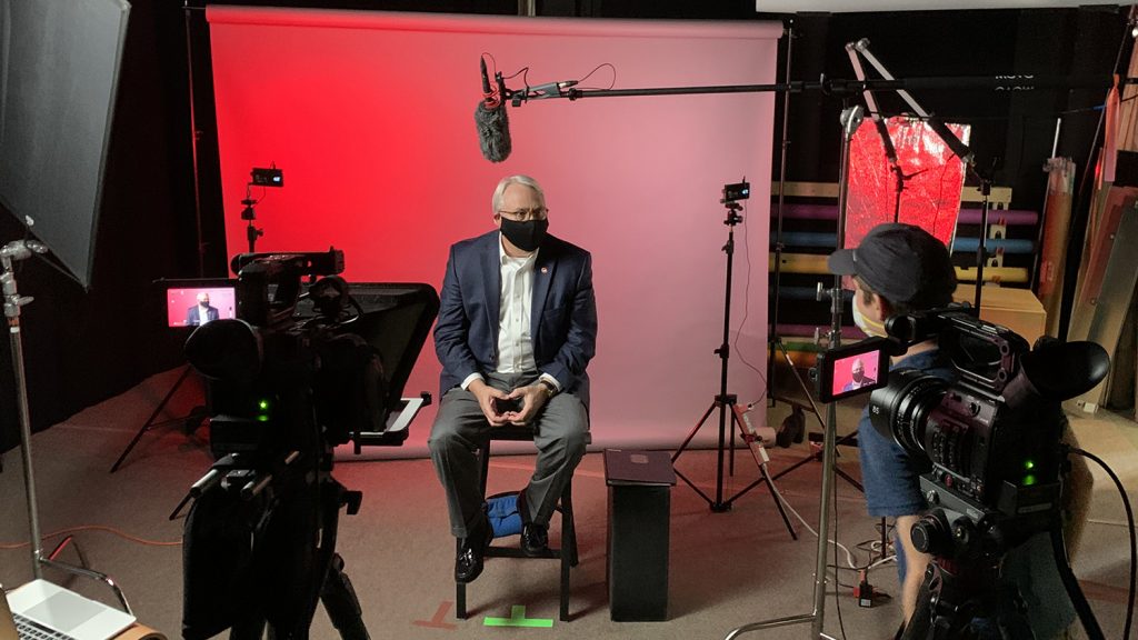 总理被拍了一段视频