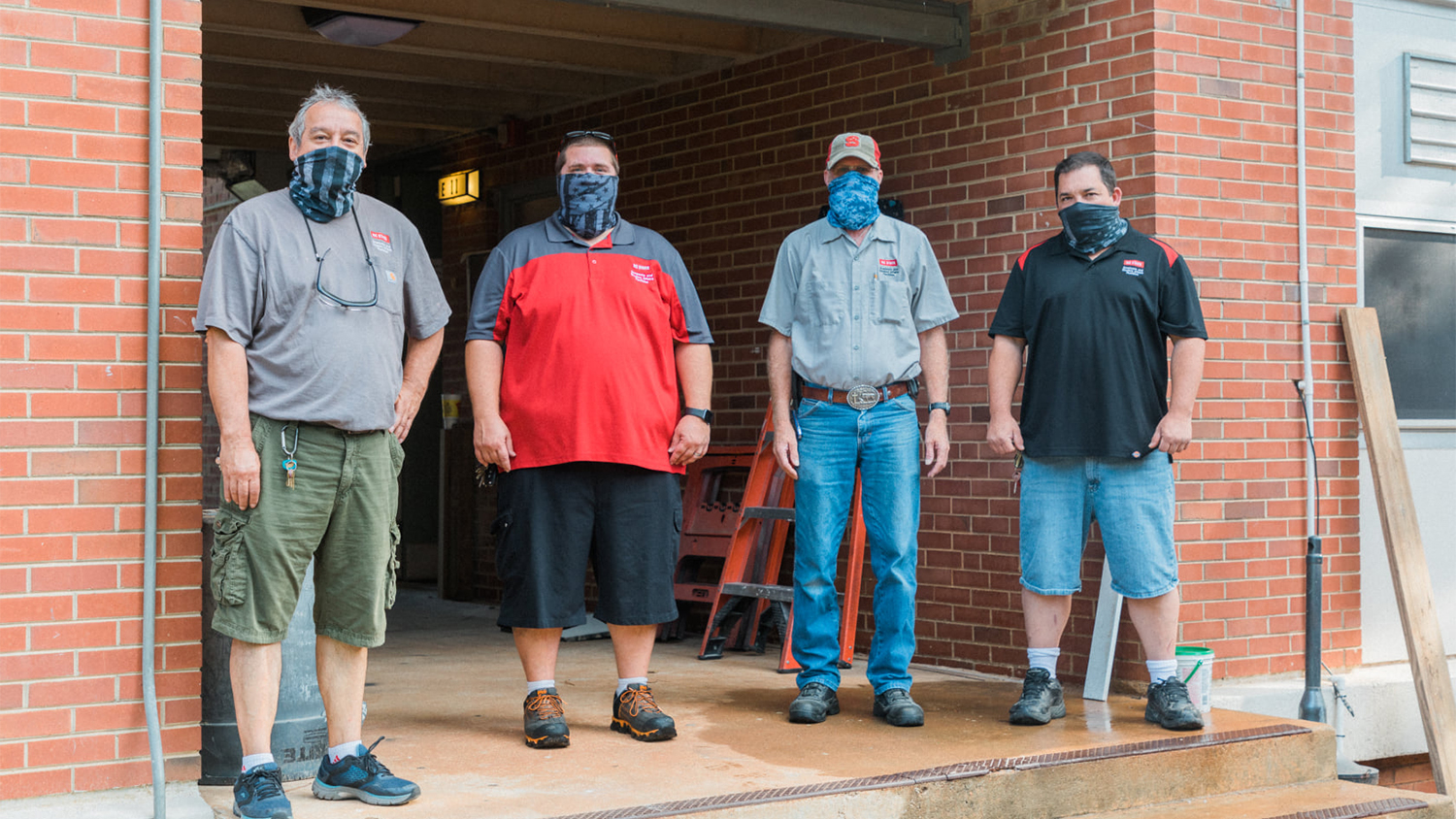 DASA设施工作人员：James Carpenter、Dale Lefler、Ray Corbett和Vladimir Wall