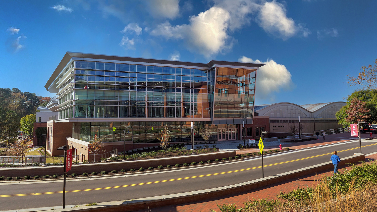 新的健康和娱乐中心的外部