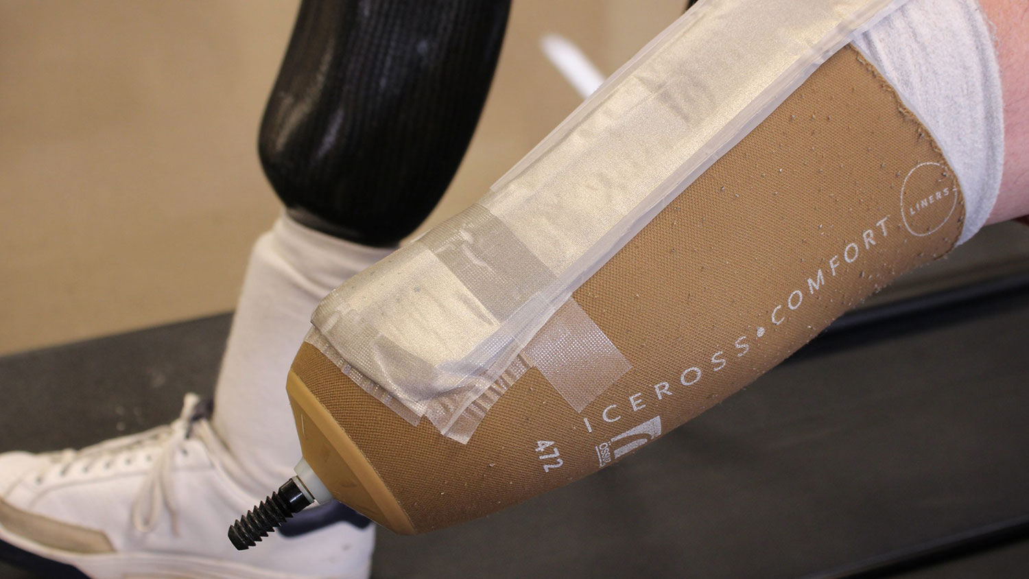 纺织传感器可以检测假肢插座上的压力点。