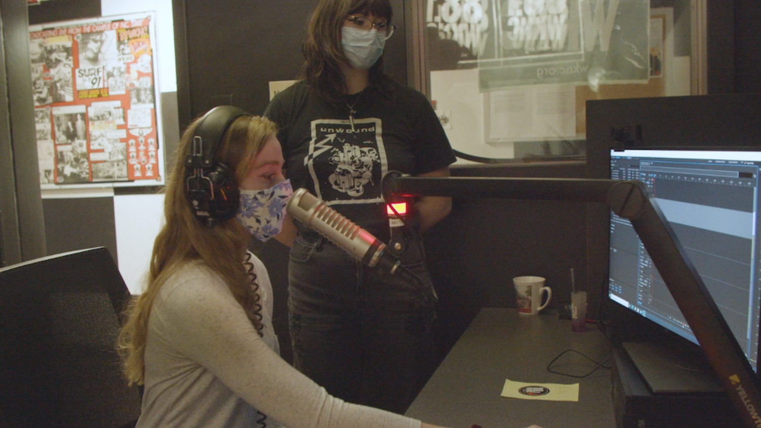 WKNC Generent Manager Laura Mooney教授安妮福特如何录制WKNC 88.1的促销