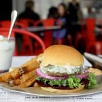 汉堡和罗利市中心的一家餐馆摇晃。