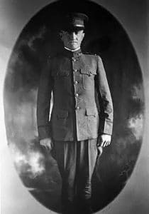 汤普森在他的军队制服。