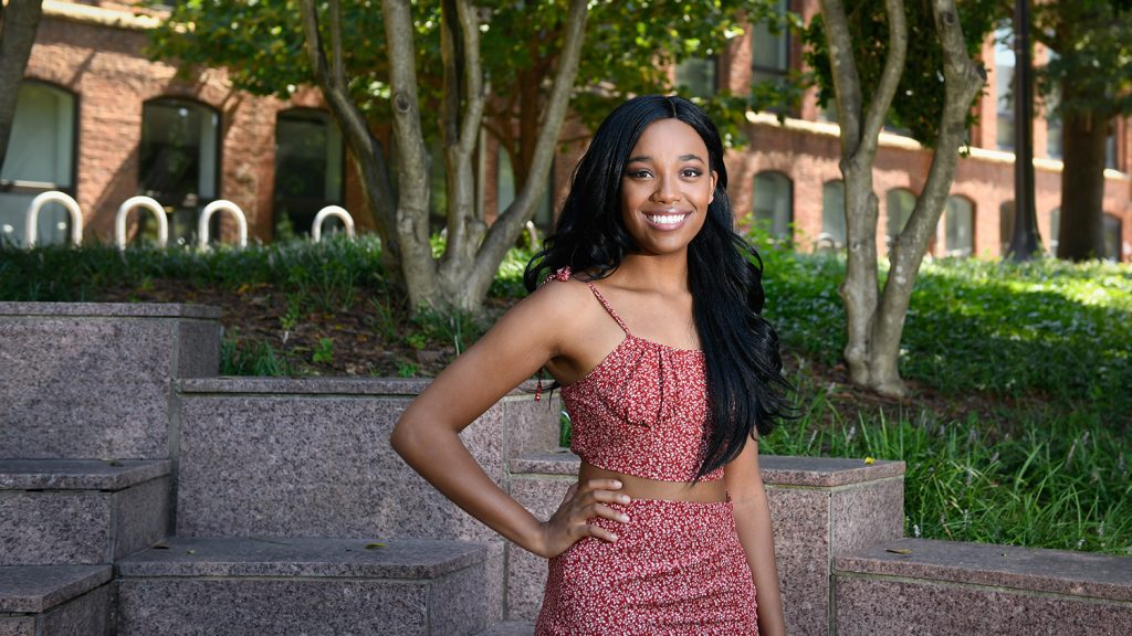 达尼·科恩在北卡罗莱纳宫廷露天剧场。