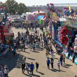 北卡罗来纳州博览会上的人群。