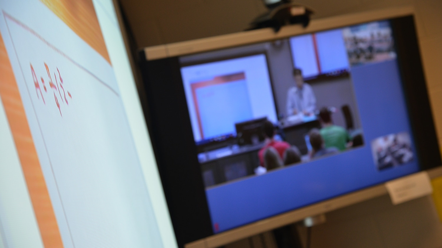 模糊的电脑屏幕截图。