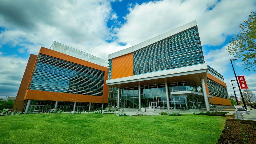 的外观the Plant Sciences Building.