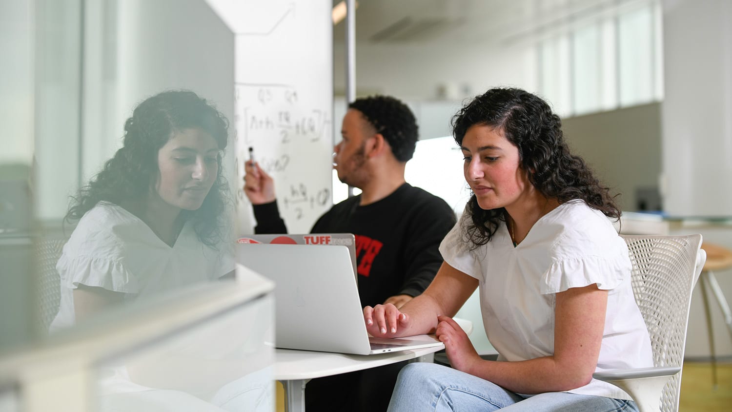 Students brainstorm and collaborate in Hunt Library.