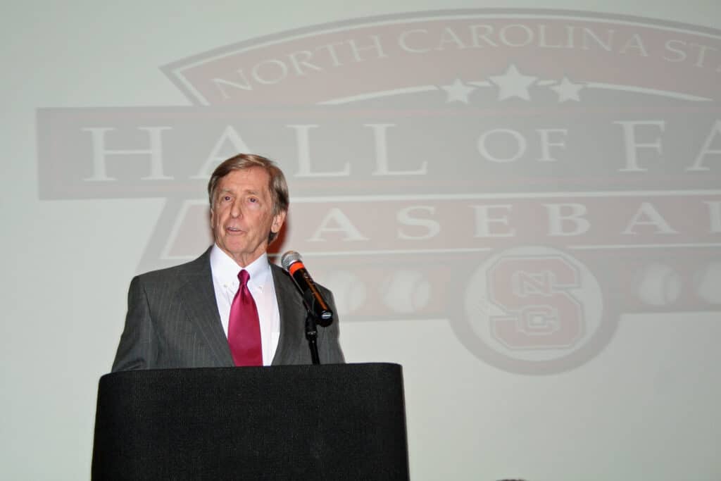 谢里丹在台上说话during his induction into the NC State Hall of Fame