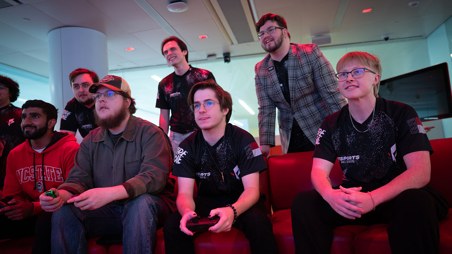 Members of the Esports Club play a video game together in Hunt Library's Game Lab.