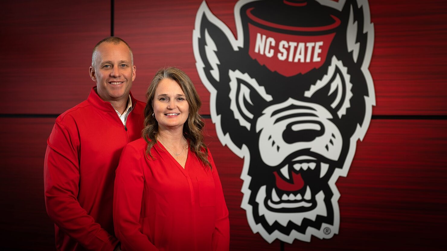 Dave和SaraDoeren对相机笑