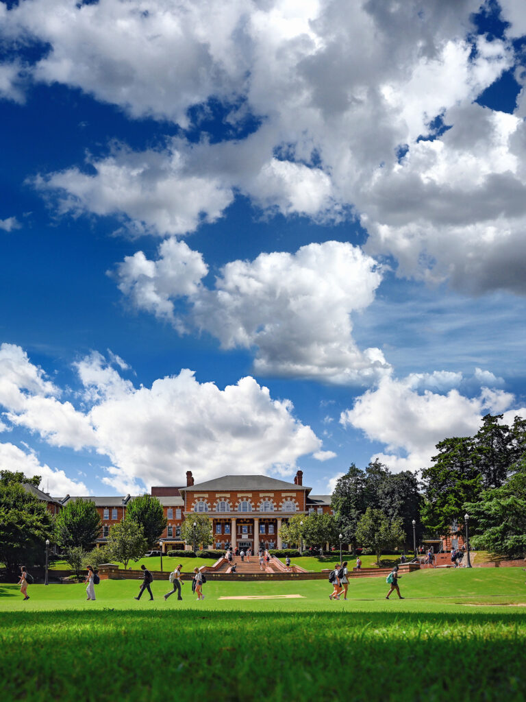 北卡罗来纳法院和2022年1911大楼视图