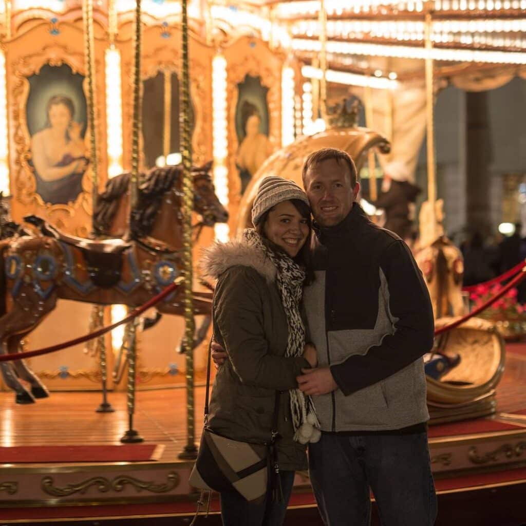 Strunk和他的妻子惠特尼在意大利佛罗伦萨Ferris轮前听从他的建议