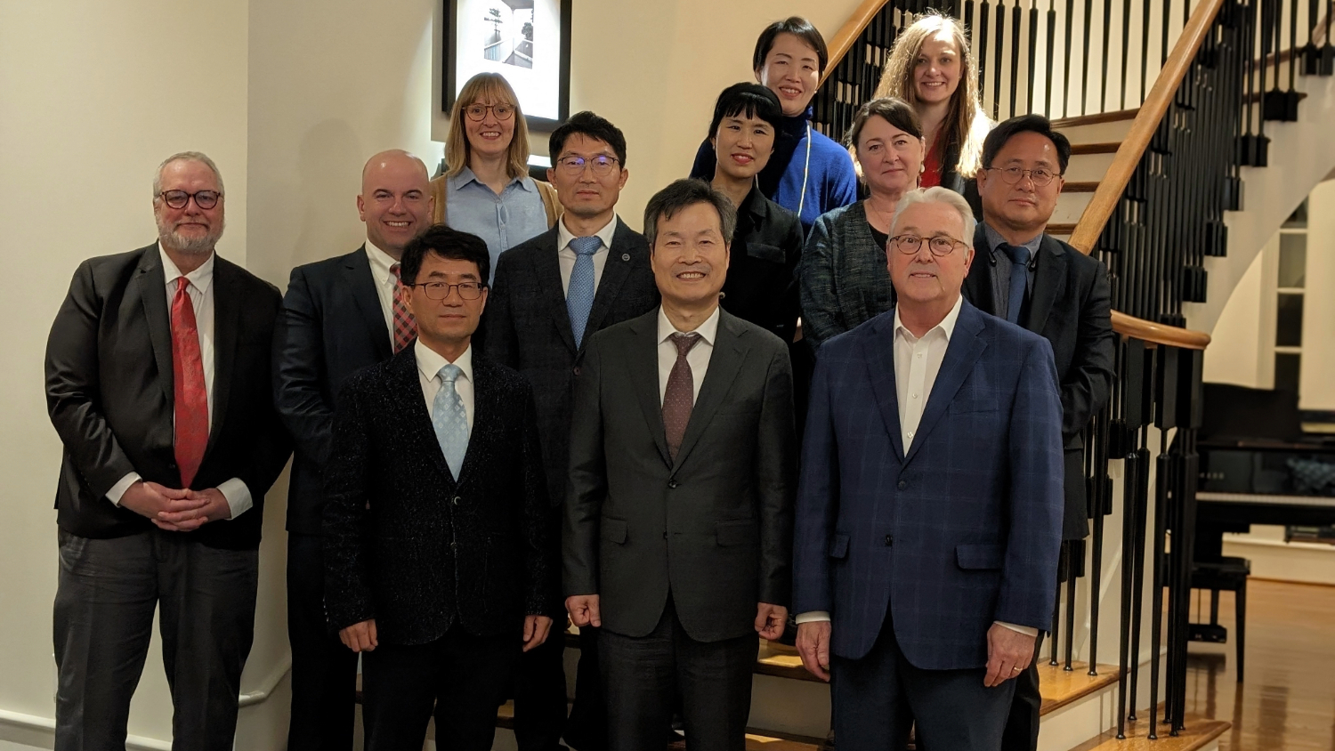 首尔大学代表团合影